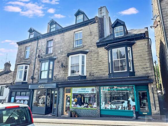 5 bed property, in High Street, £195,000