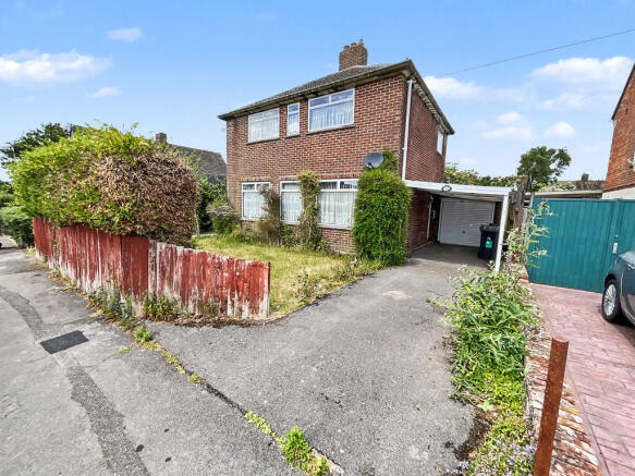 3 bed property, in Christchurch, £365,000