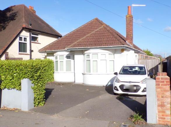 3 bed property, in Castle Lane West, £350,000