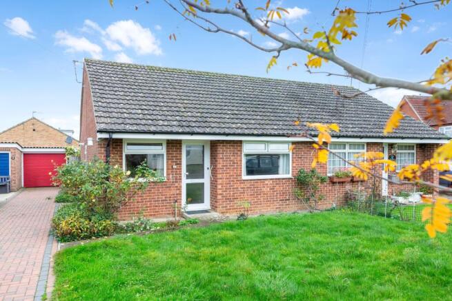 2 bed property, in Sycamore Way, £235,000