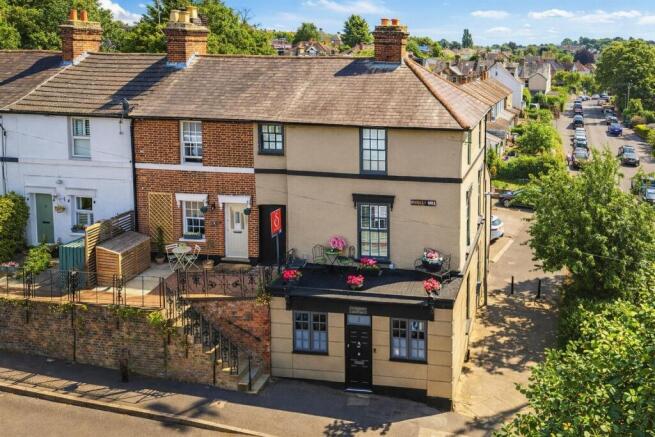 4 bed property, in Musley Hill, £800,000