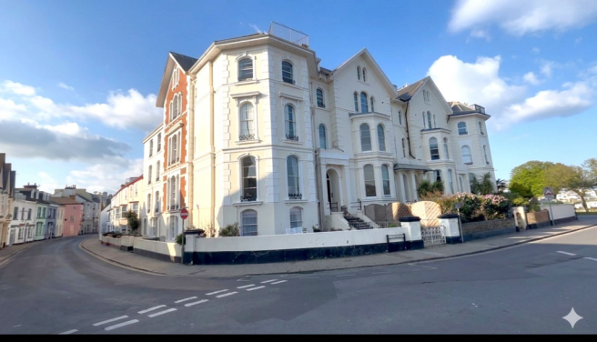2 bed property, in South View, £275,000