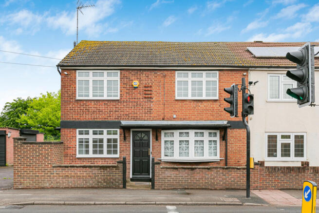 4 bed property, in Woodham Lane, £425,000