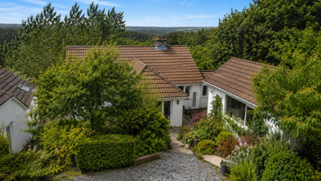 4 bed property, in Chilsworthy, £545,000