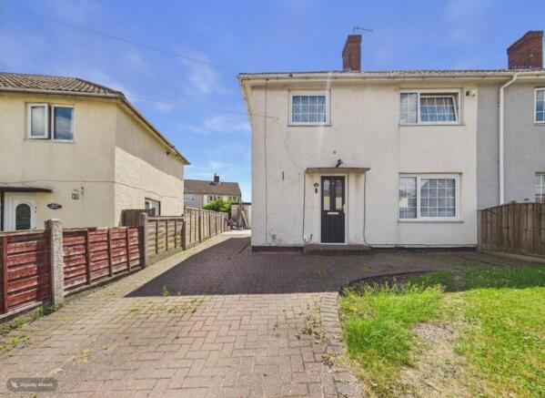 3 bed property, in Elizabeth Drive, £140,000