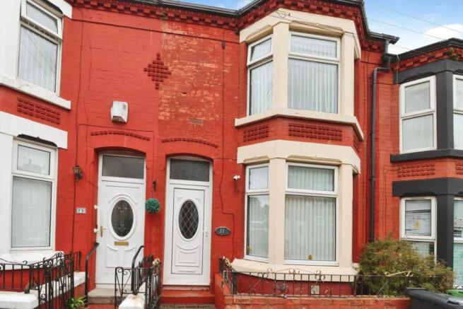 2 bed property, in Baytree Road, £120,000