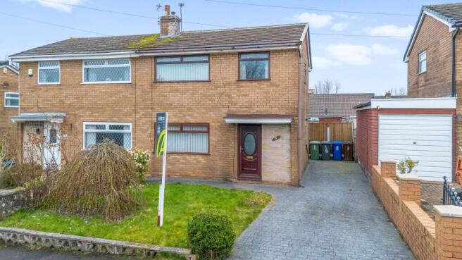 3 bed property, in Mallory Drive, £210,000