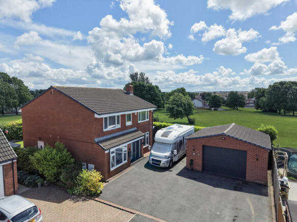 4 bed property, in Solway Park, £375,000