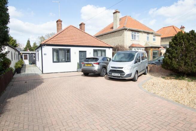 2 bed property, in Ditton Walk, £600,000