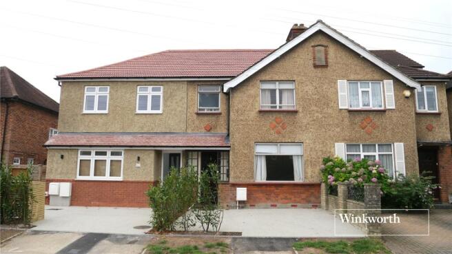 3 bed property, in Chesterfield Road, £550,000
