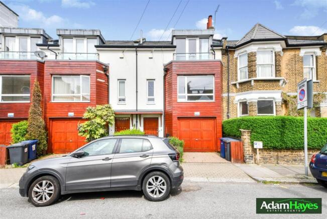 3 bed property, in Lincoln Road, £900,000