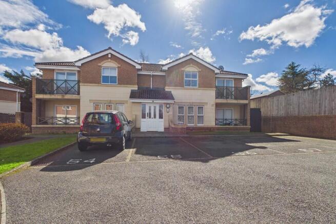 2 bed property, in Finchlay Court, £81,000