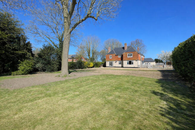 5 bed property, in Clough Road, £600,000