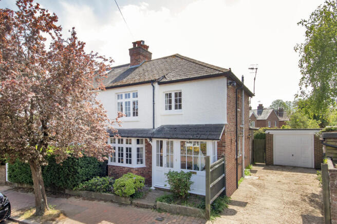3 bed property, in East Cliff Road, £650,000
