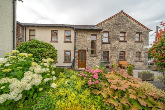 2 bed property, in Beathwaite Gardens, £200,000