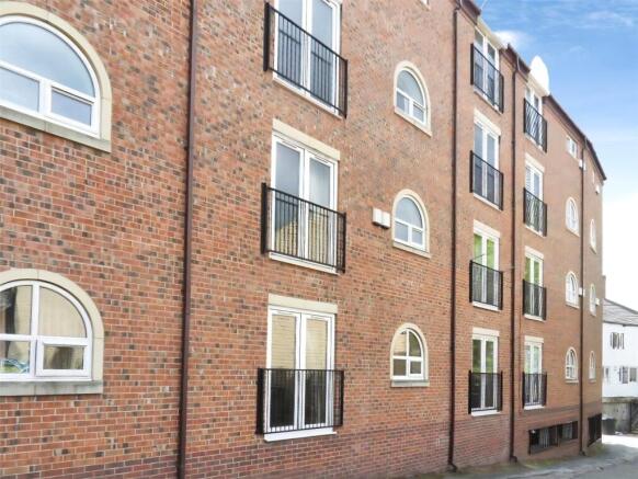 2 bed property, in Back Lane, £75,000