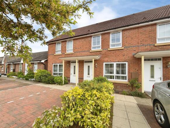 2 bed property, in Peregrine Way, £295,000