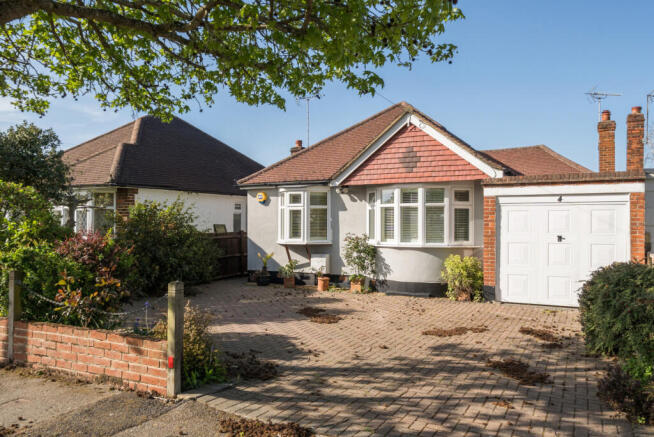 3 bed property, in Lois Drive, £675,000