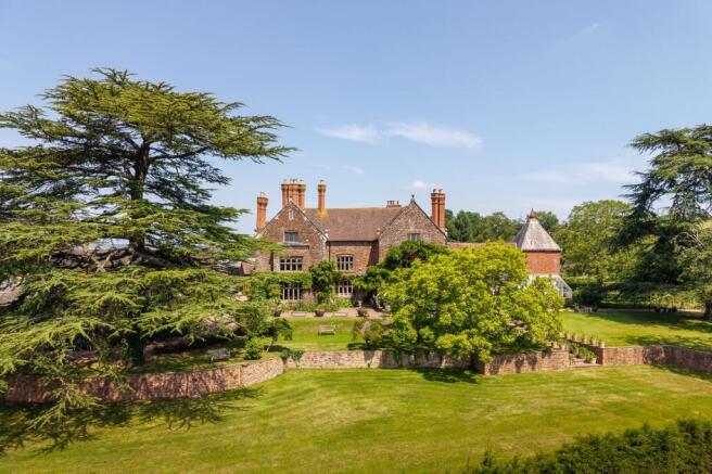 10 bed property, in Wellington Heath, £1,950,000