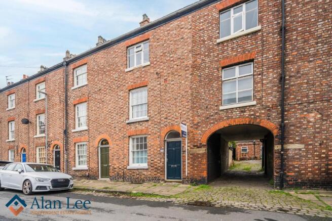 2 bed property, in St. Georges Street, £220,000
