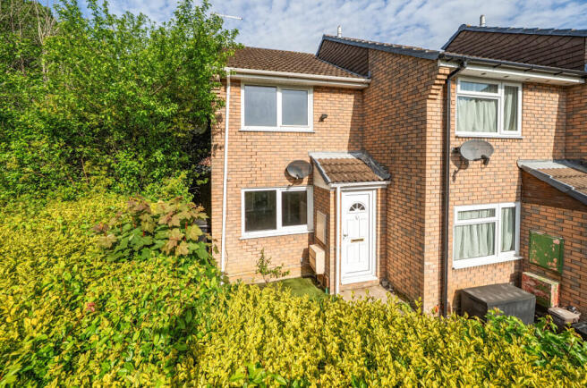 2 bed property, in Lynn Close, £270,000