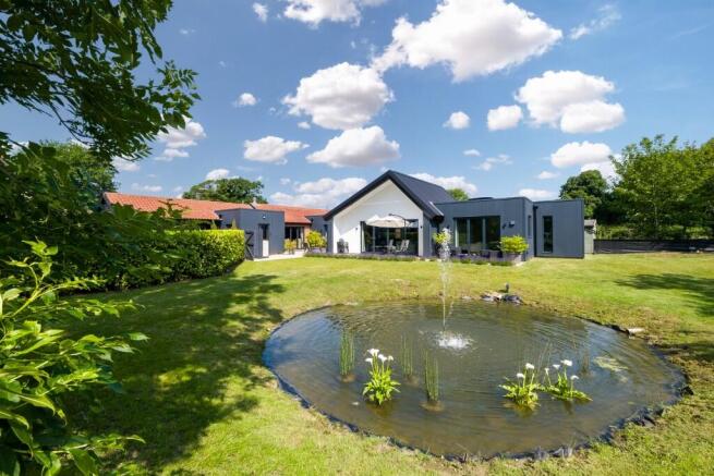 4 bed property, in Russell Green, £785,000