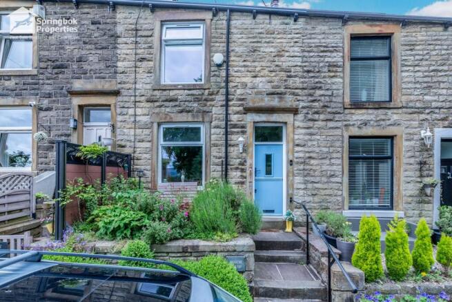 2 bed property, in Whins Lane, £265,000