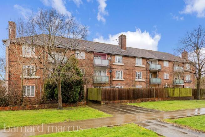 3 bed property, in Radstock Way, £230,000