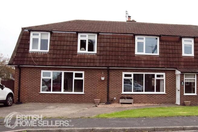 5 bed property, in The Mede, £250,000