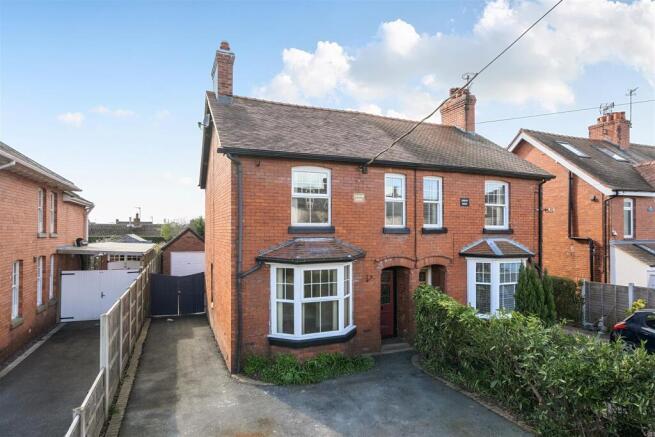 4 bed property, in Llanymynech, £285,000