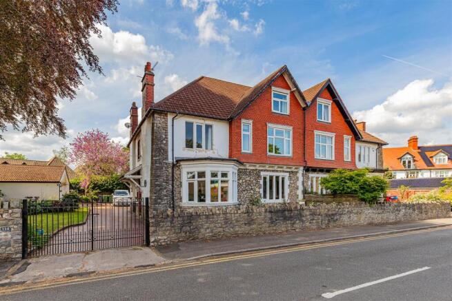6 bed property, in Ely Road, £950,000