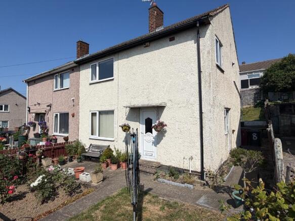 3 bed property, in 8 Springfield Crescent, £35,000