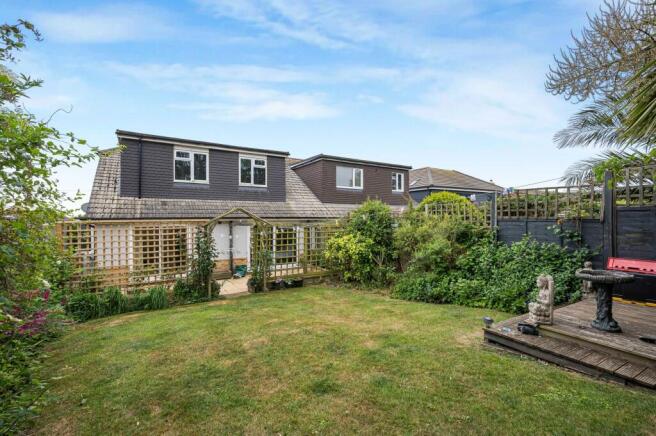 5 bed property, in Rodmell Avenue, £550,000