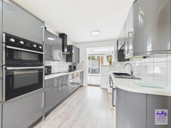 6 bed property, in Tennyson Avenue, £800,000