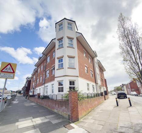 2 bed property, in 28. Rekendyke Mews, £41,000