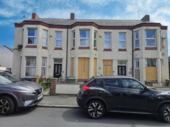 5 bed property, in 11 Percy Road, £55,000