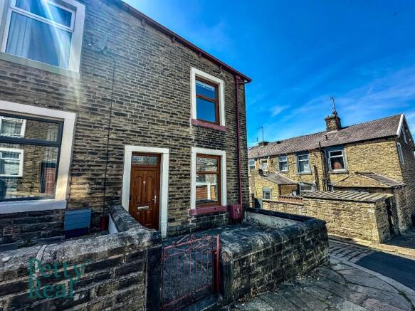 2 bed property, in York Street, £100,000