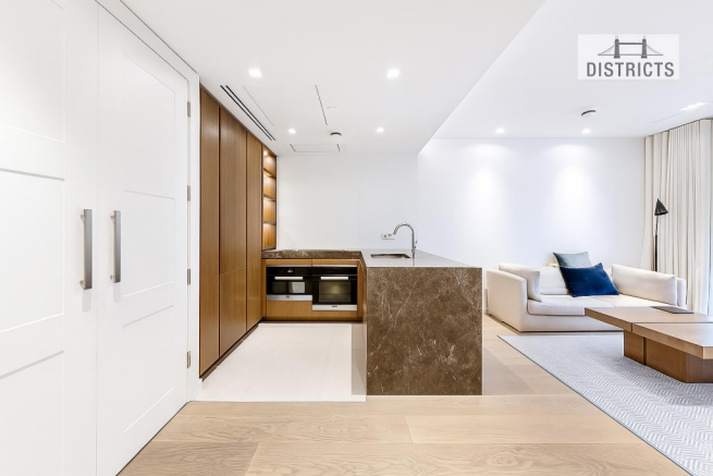 1 bed property, in Lincoln Square, £1,100,000