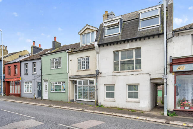 1 bed property, in Bohemia Road, £135,000