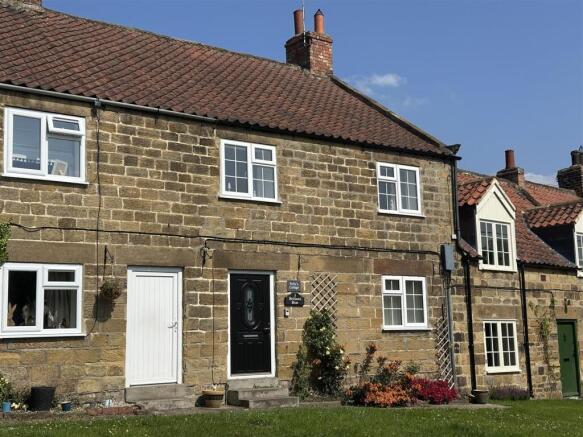3 bed property, in Bprrowby Village, £370,000