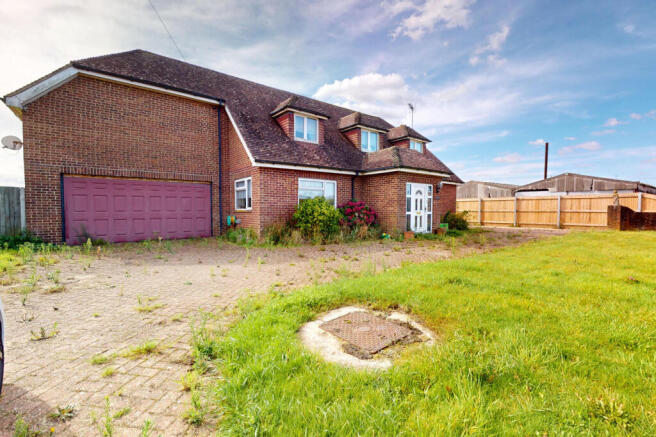 4 bed property, in Bonnington, £500,000