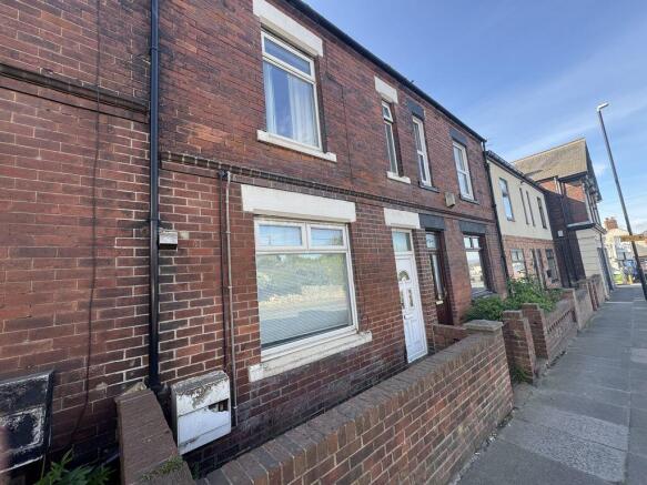 2 bed property, in Boult Terrace, £45,000