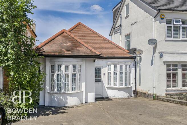 4 bed property, in Marlands Road, £600,000