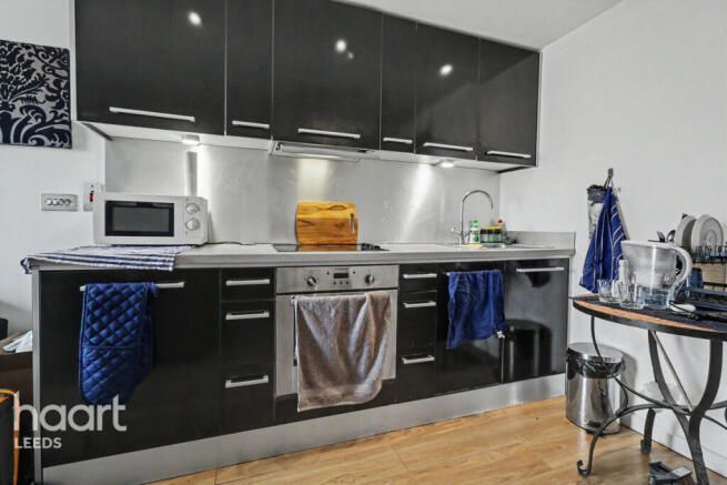2 bed property, in Wellington Street, £200,000