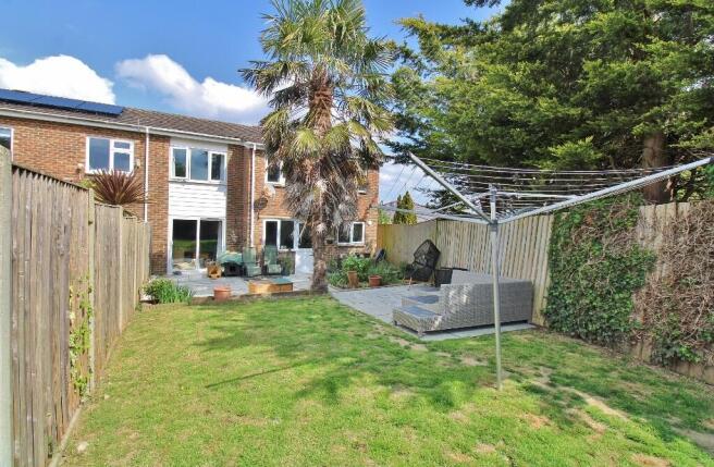 4 bed property, in Foster Close, £299,995