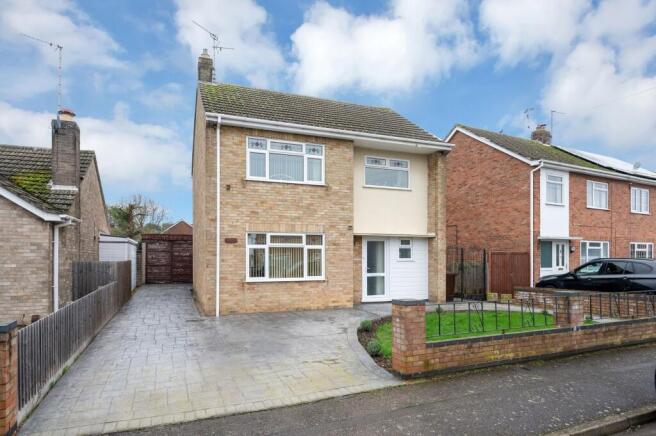 3 bed property, in Pennine Way, £300,000