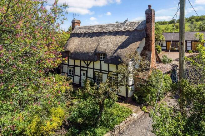 3 bed property, in Appletree Lane, £775,000