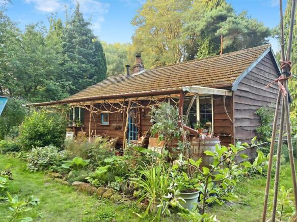 2 bed property, in Scotter Common, £200,000