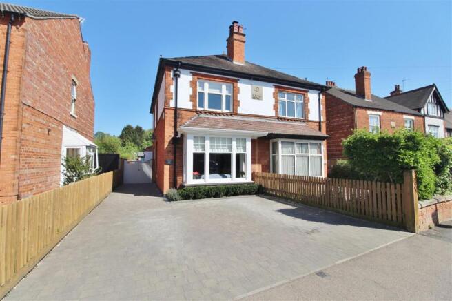 3 bed property, in Harrowby Road, £425,000