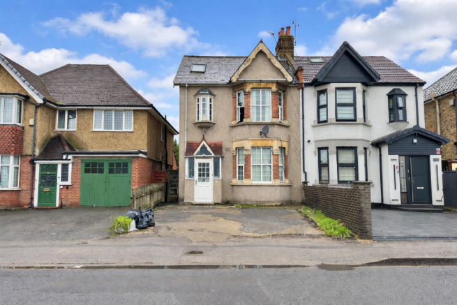 5 bed property, in Dawley Road, £685,000